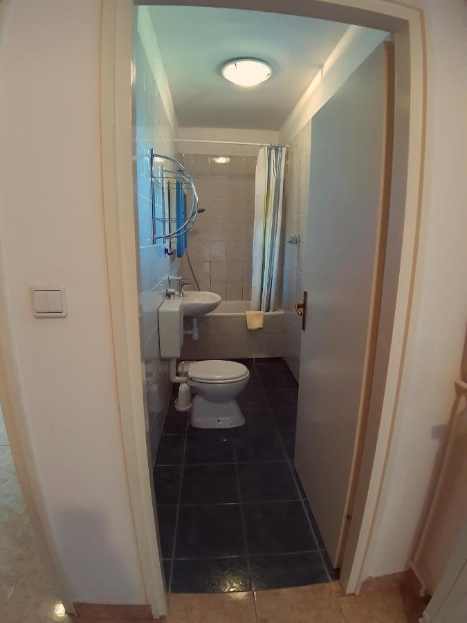 ノヴァリャ F• R• I• E• N• D• S• Bed & Breakfast エクステリア 写真