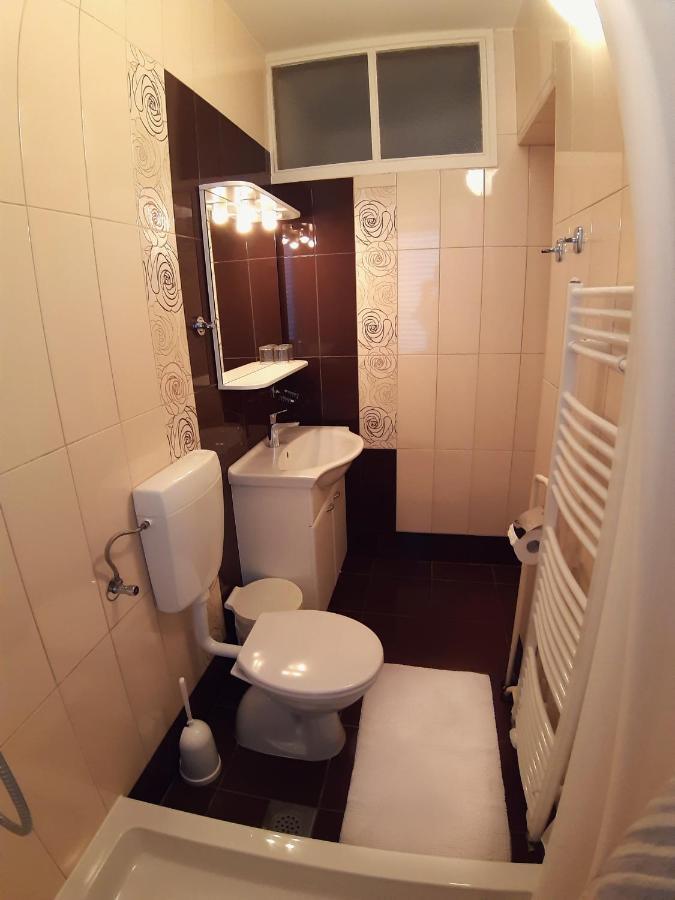 ノヴァリャ F• R• I• E• N• D• S• Bed & Breakfast エクステリア 写真
