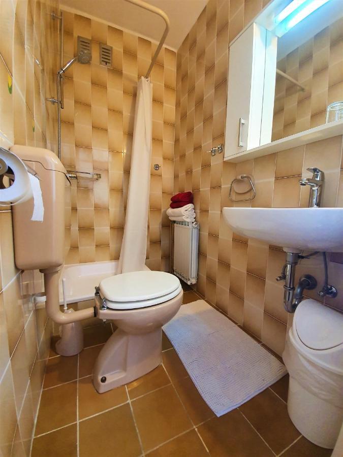 ノヴァリャ F• R• I• E• N• D• S• Bed & Breakfast エクステリア 写真