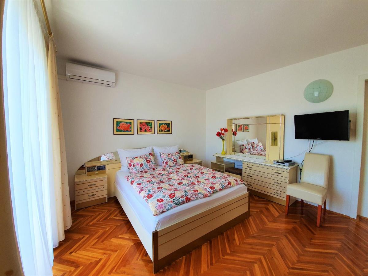 ノヴァリャ F• R• I• E• N• D• S• Bed & Breakfast エクステリア 写真